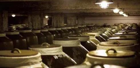 白酒窖藏和洞藏的区别(洞藏酒和窖藏酒哪个好)